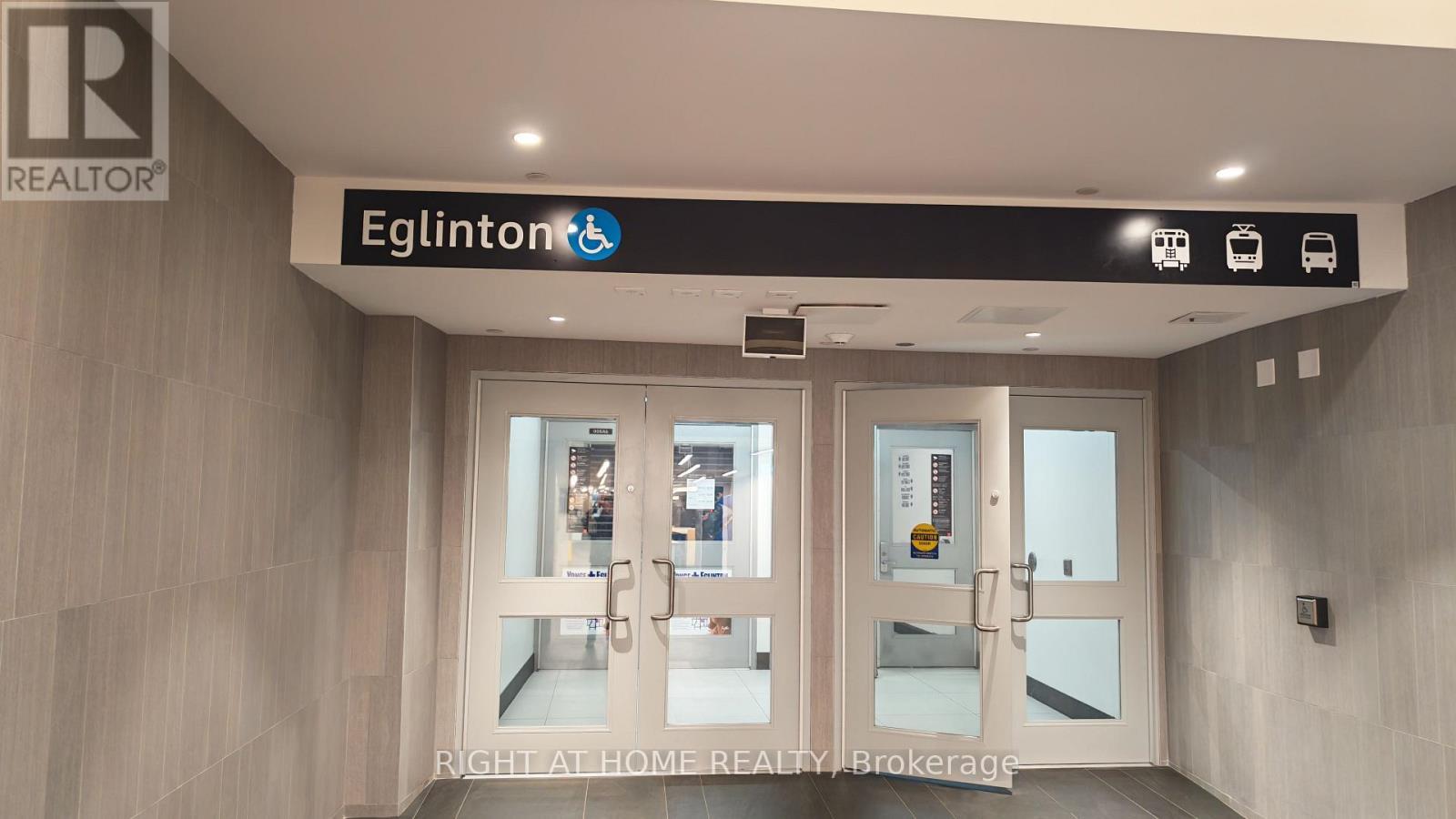 Upper - 6 Eglinton Avenue E, Toronto, ON