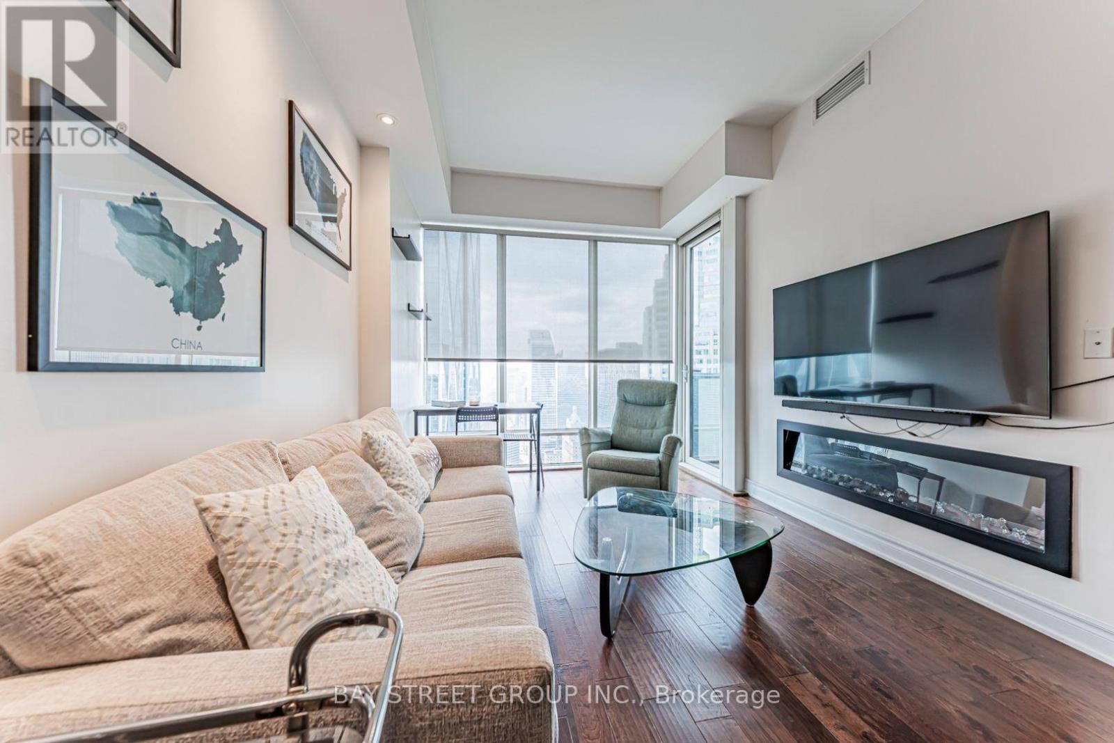 5403 - 8 The Esplanade, Toronto, ON - Indoor Photo Showing Living Room
