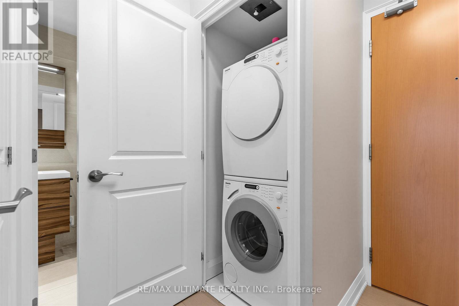 603 - 1 Bedford Road, Toronto, ON - Indoor Photo Showing Laundry Room