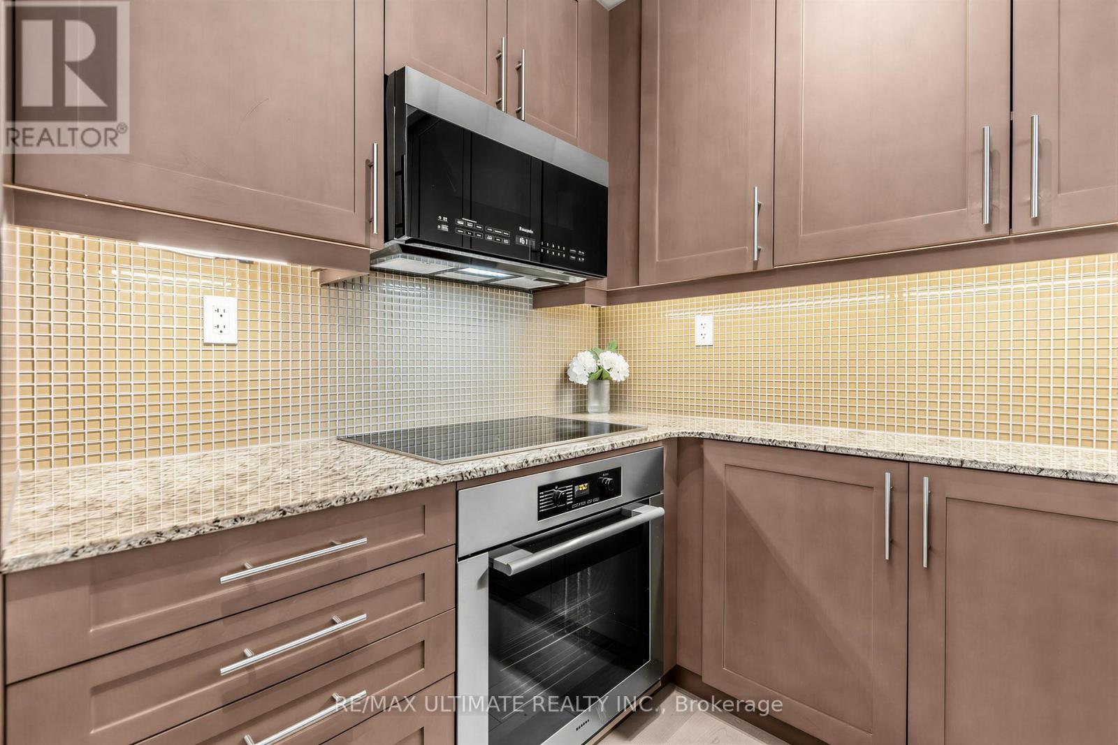 603 - 1 Bedford Road, Toronto, ON - Indoor Photo Showing Kitchen With Upgraded Kitchen