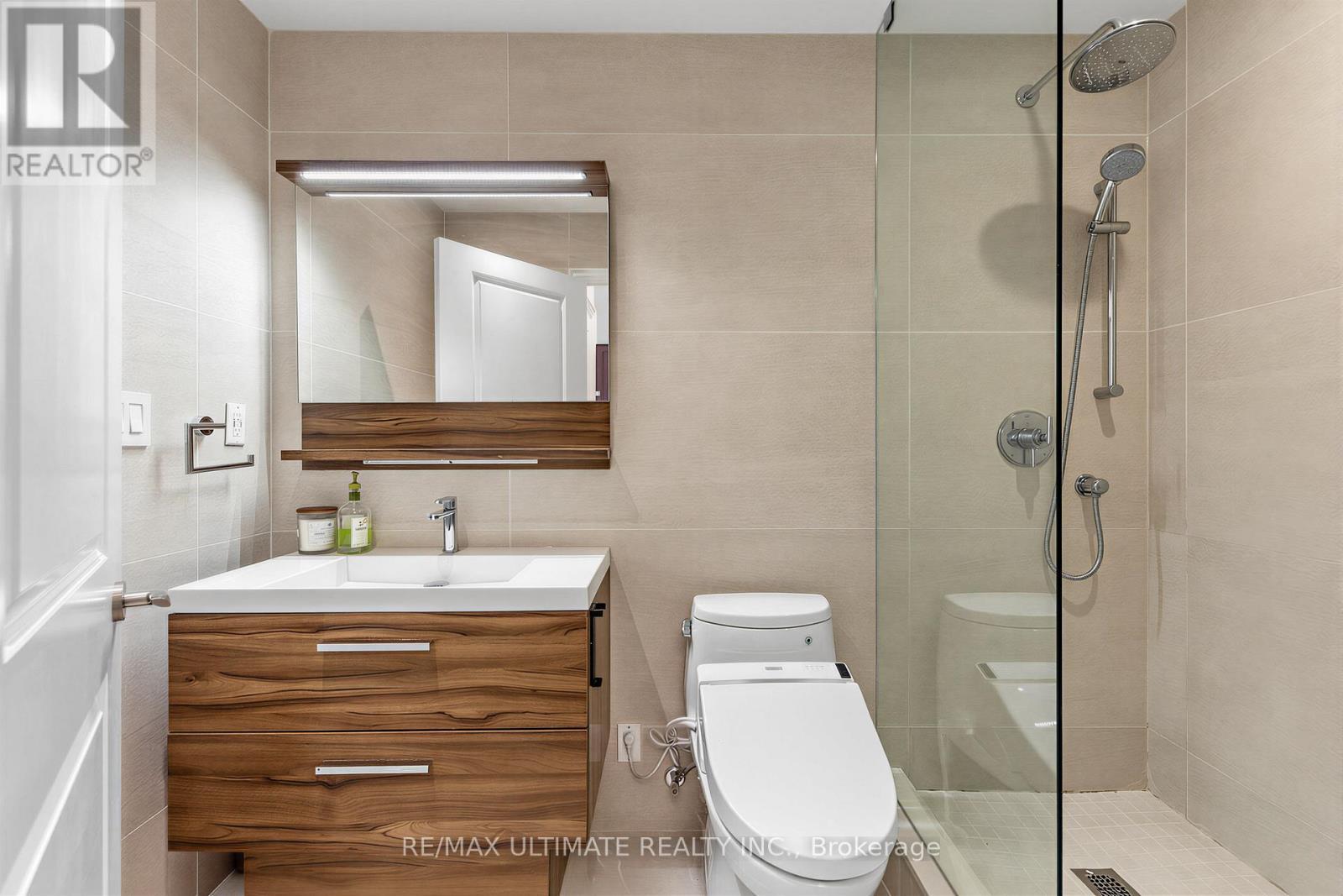 603 - 1 Bedford Road, Toronto, ON - Indoor Photo Showing Bathroom