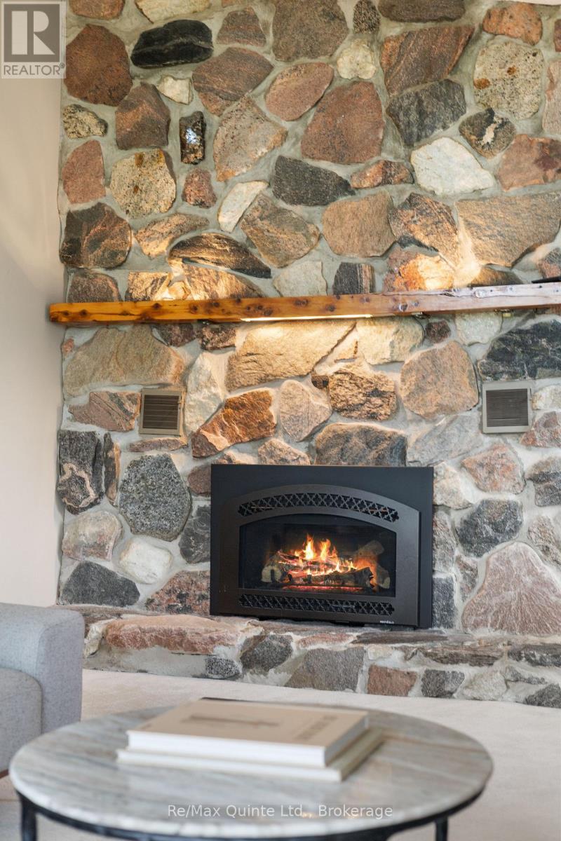 366 Farnham Road, Belleville (Thurlow Ward), ON - Indoor With Fireplace