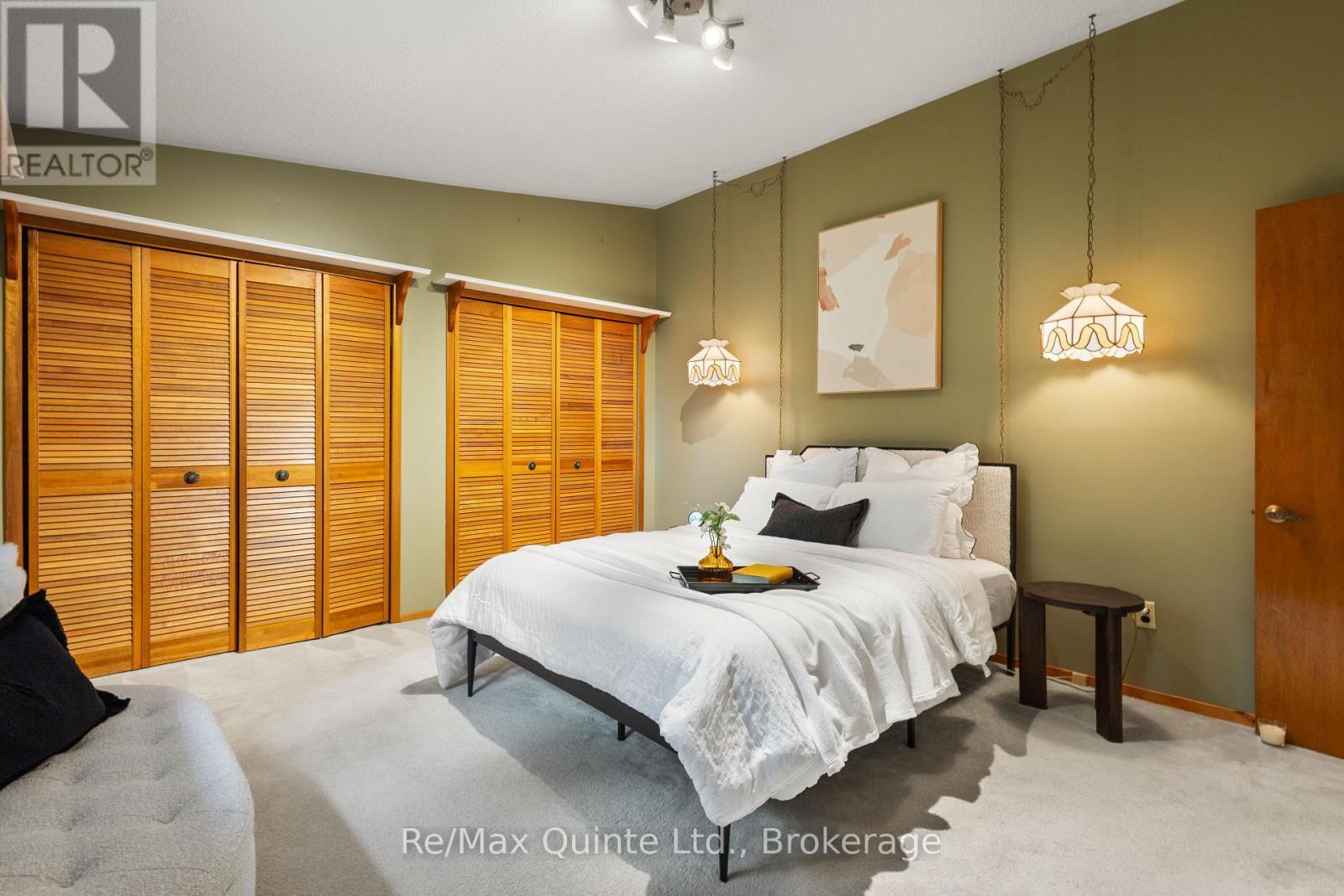 366 Farnham Road, Belleville (Thurlow Ward), ON - Indoor Photo Showing Bedroom