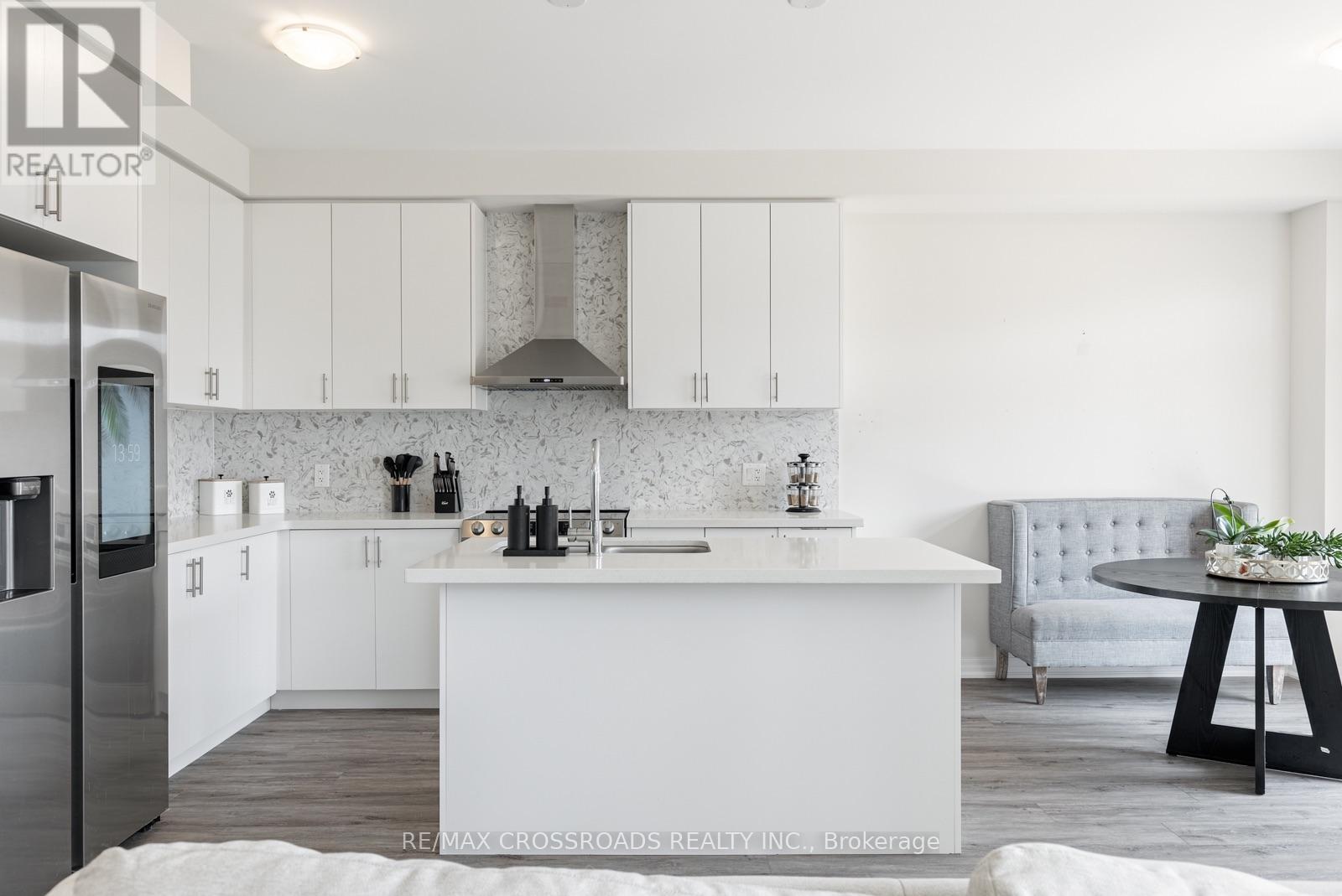 47 Ed Ewert Avenue, Clarington, ON - Indoor Photo Showing Kitchen With Upgraded Kitchen