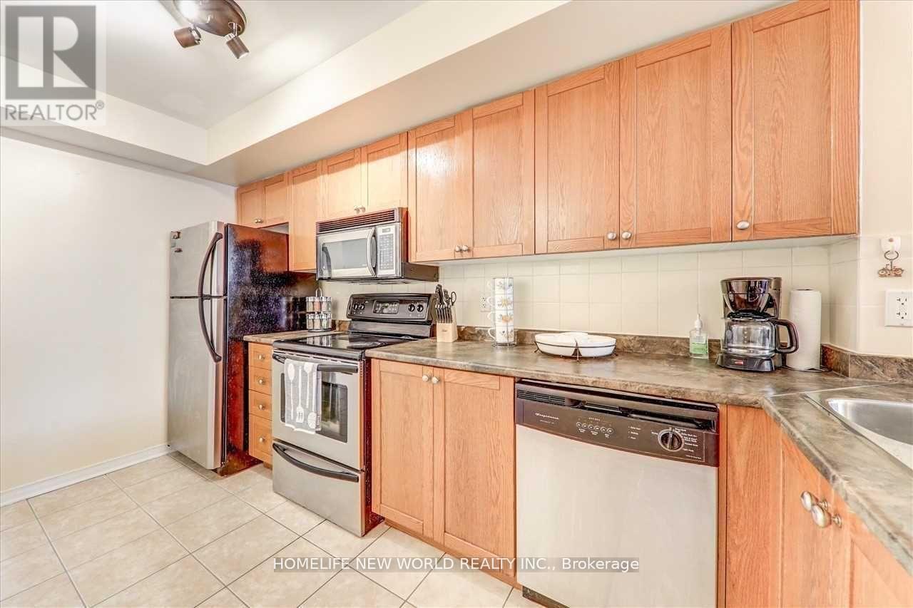 204 - 35 Strangford Lane, Toronto, ON - Indoor Photo Showing Kitchen