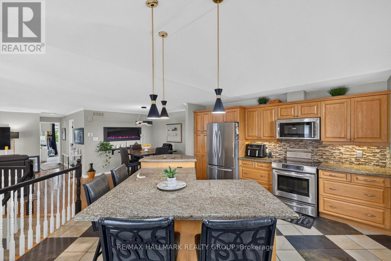 139 Castle Glen Crescent, Ottawa, ON - Indoor Photo Showing Kitchen With Stainless Steel Kitchen With Upgraded Kitchen