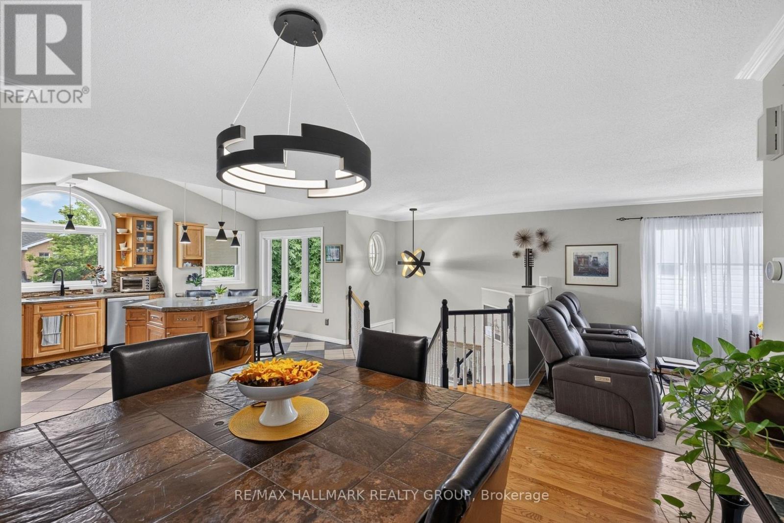 139 Castle Glen Crescent, Ottawa, ON - Indoor Photo Showing Dining Room