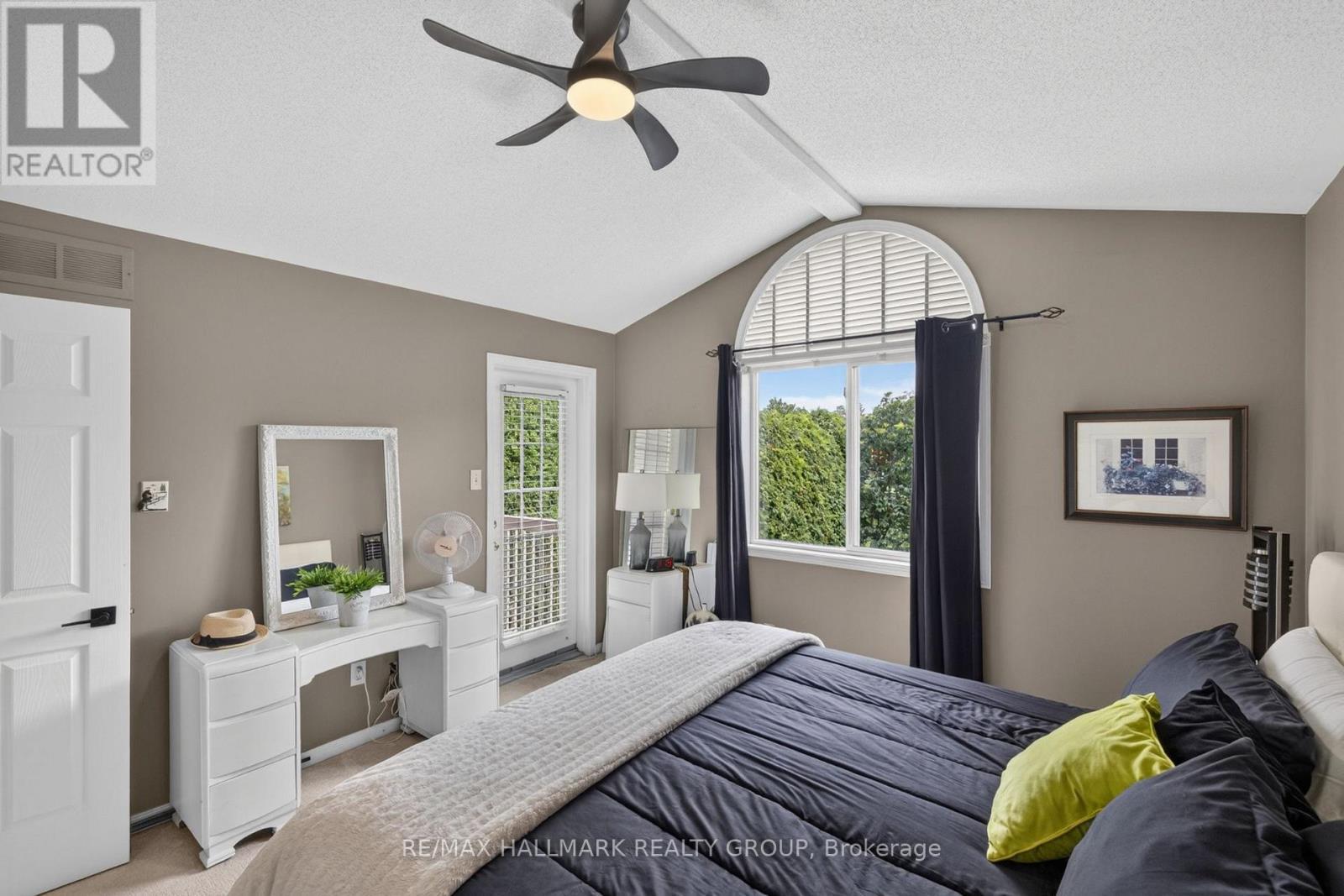 139 Castle Glen Crescent, Ottawa, ON - Indoor Photo Showing Bedroom