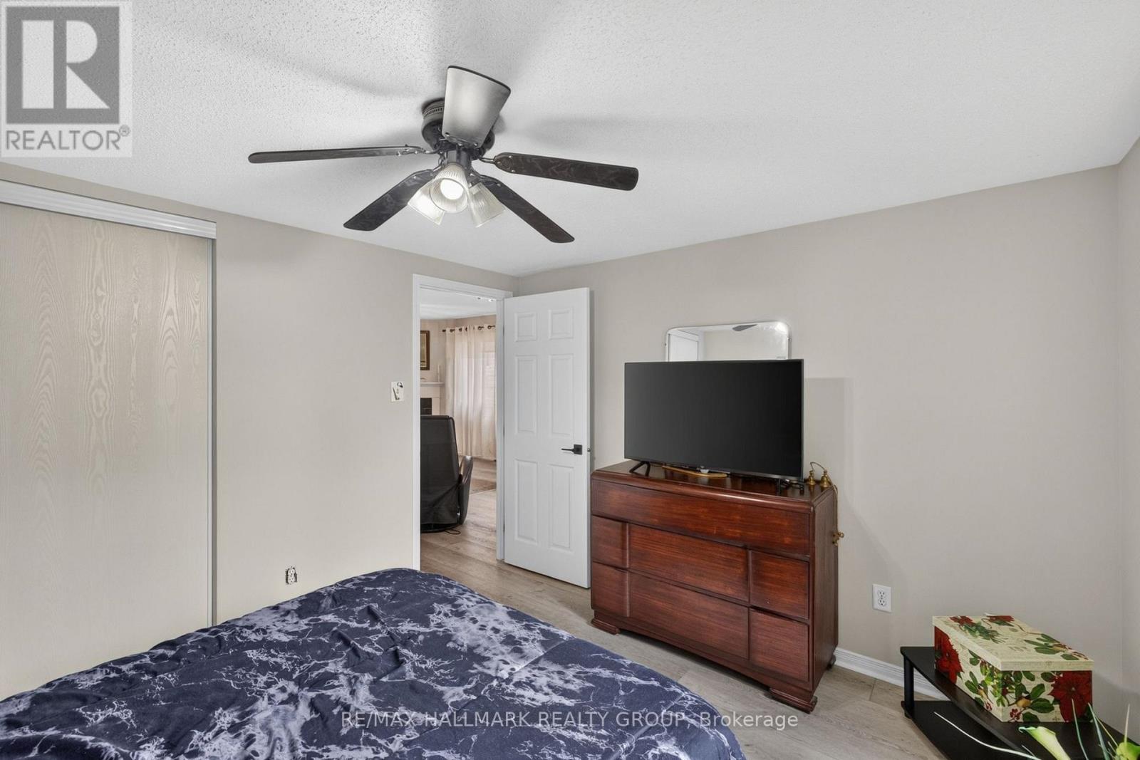 139 Castle Glen Crescent, Ottawa, ON - Indoor Photo Showing Bedroom