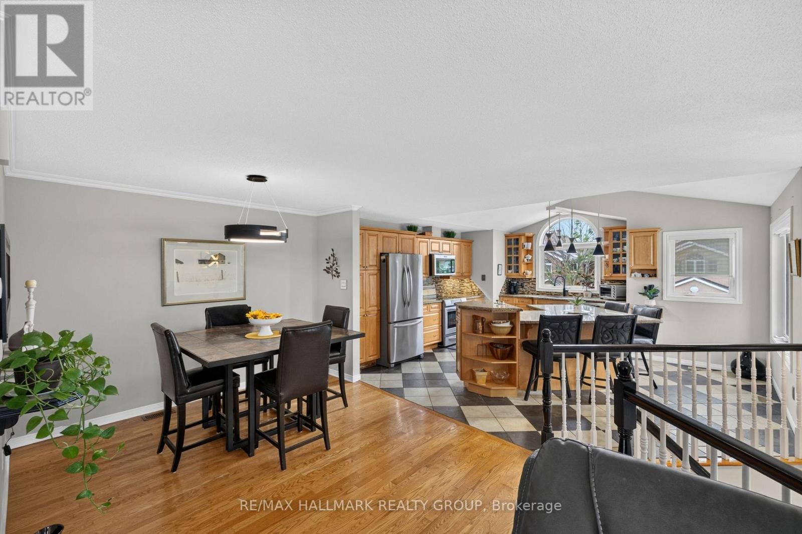 139 Castle Glen Crescent, Ottawa, ON - Indoor Photo Showing Dining Room