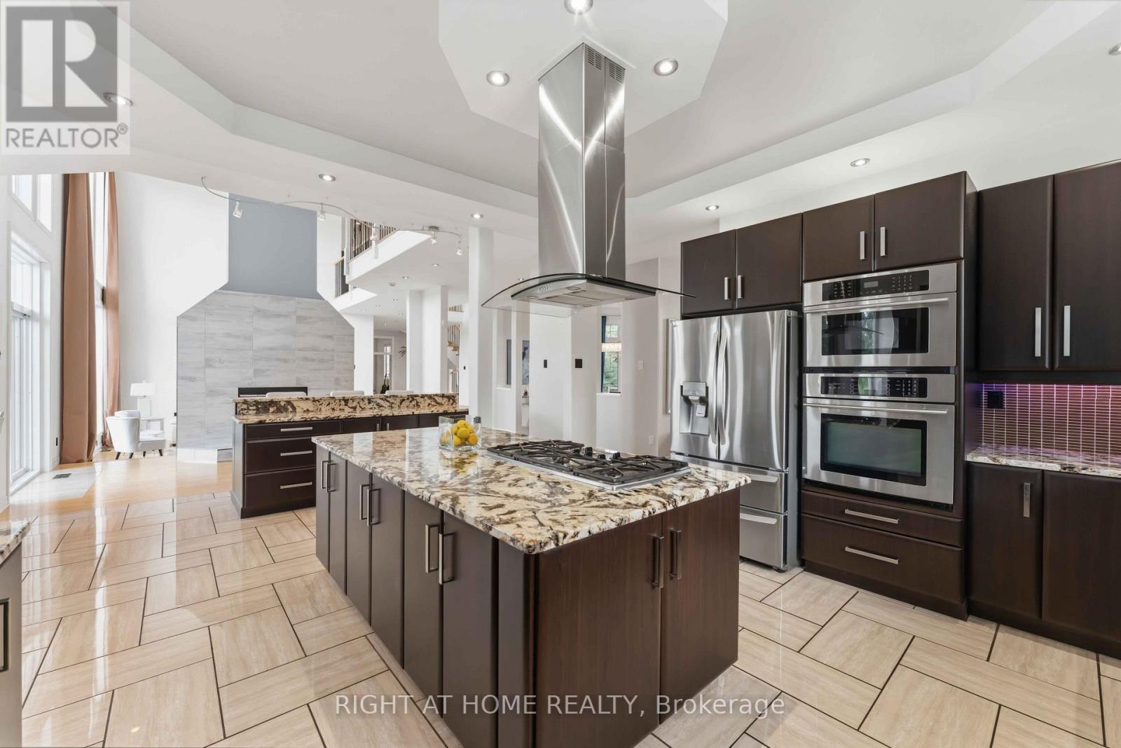 1607 Landel Drive, Ottawa, ON - Indoor Photo Showing Kitchen With Stainless Steel Kitchen With Upgraded Kitchen