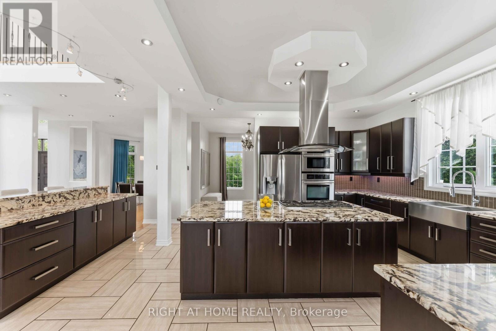 1607 Landel Drive, Ottawa, ON - Indoor Photo Showing Kitchen With Upgraded Kitchen