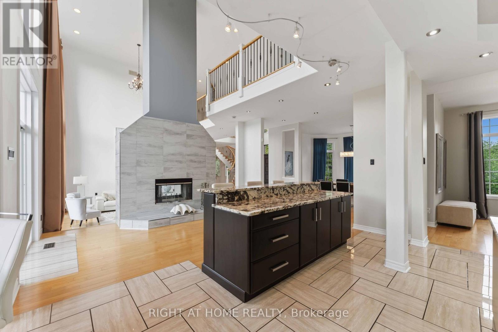 1607 Landel Drive, Ottawa, ON - Indoor Photo Showing Other Room