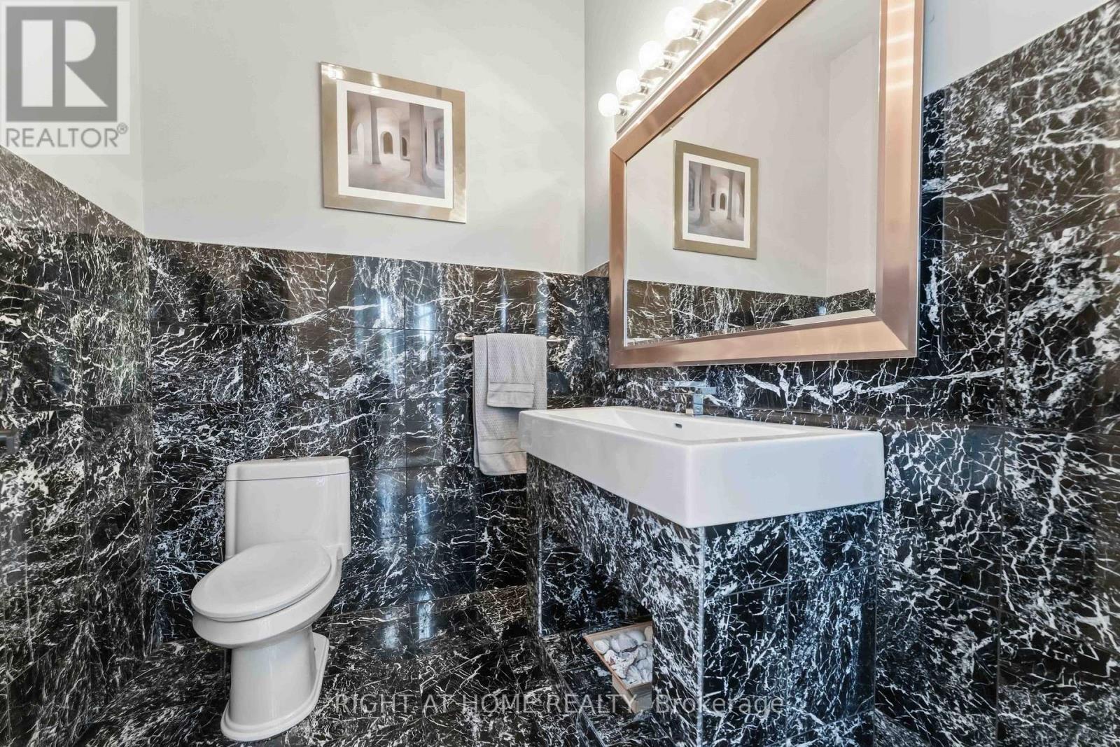 1607 Landel Drive, Ottawa, ON - Indoor Photo Showing Bathroom