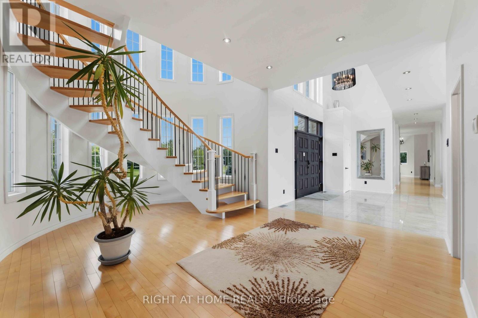 1607 Landel Drive, Ottawa, ON - Indoor Photo Showing Other Room