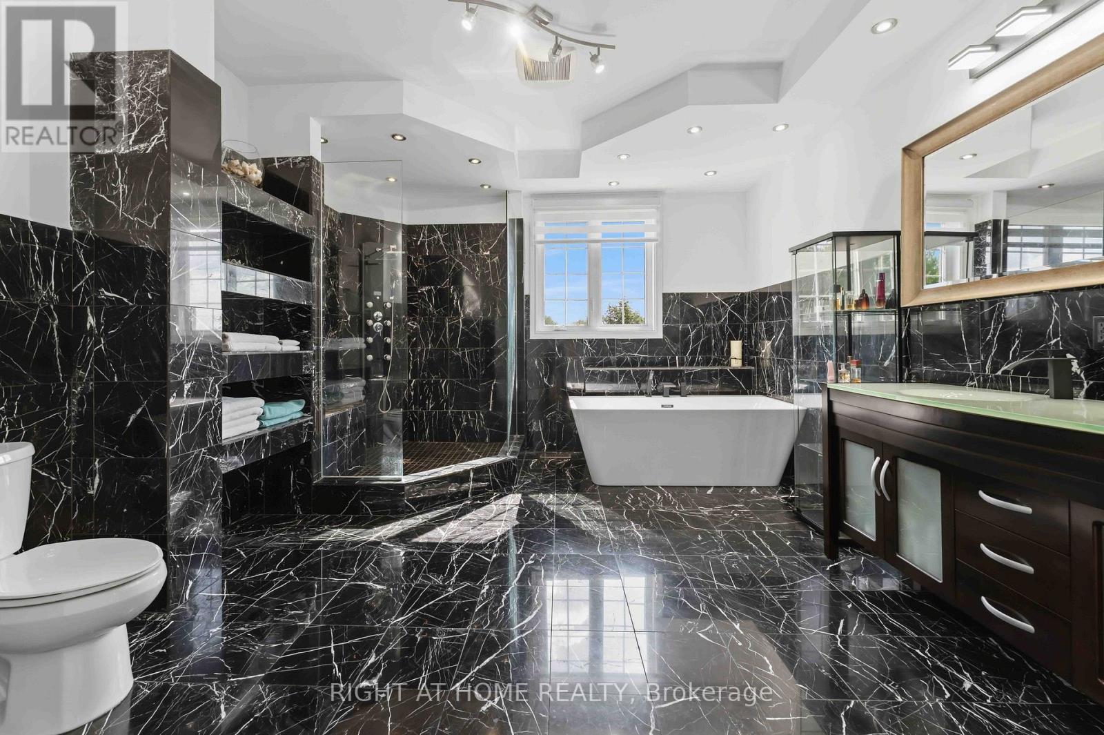 1607 Landel Drive, Ottawa, ON - Indoor Photo Showing Bathroom