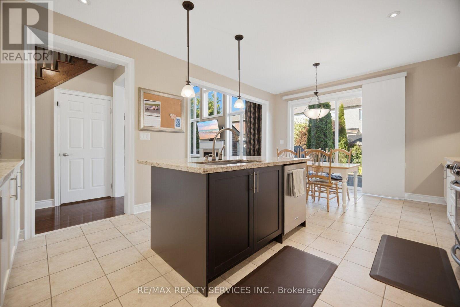 49 Learmont Avenue, Caledon, ON - Indoor Photo Showing Kitchen With Upgraded Kitchen