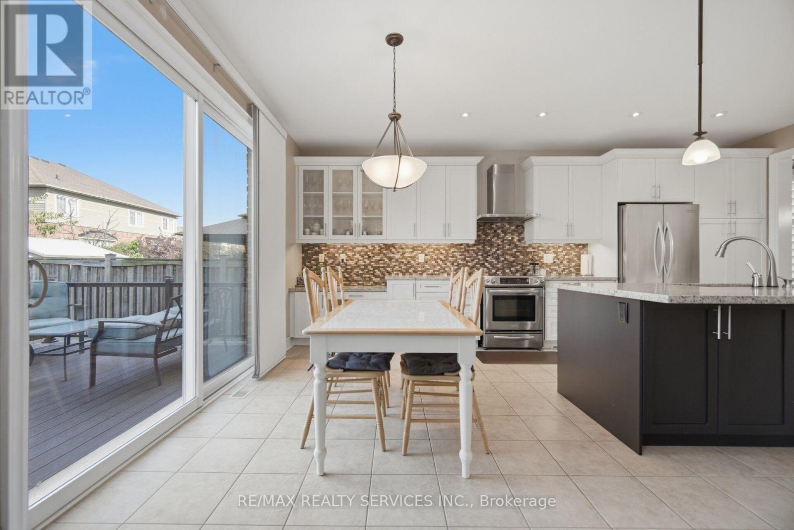 49 Learmont Avenue, Caledon, ON - Indoor Photo Showing Kitchen With Upgraded Kitchen