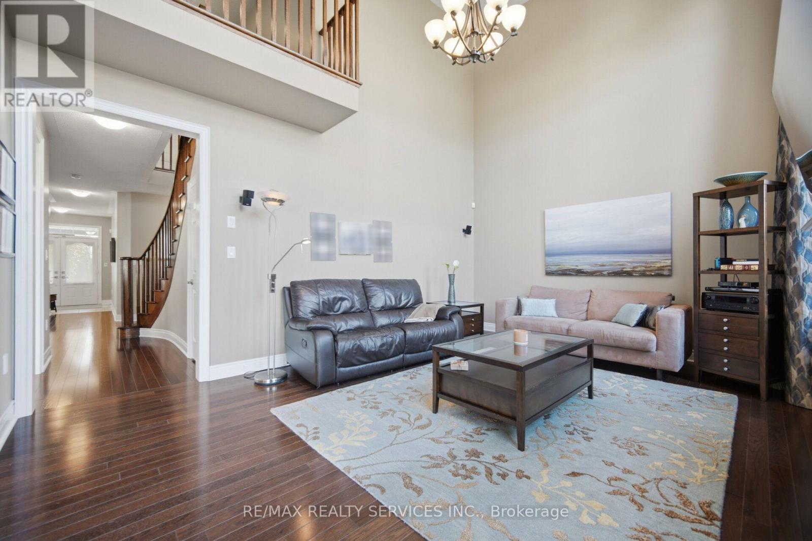 49 Learmont Avenue, Caledon, ON - Indoor Photo Showing Living Room