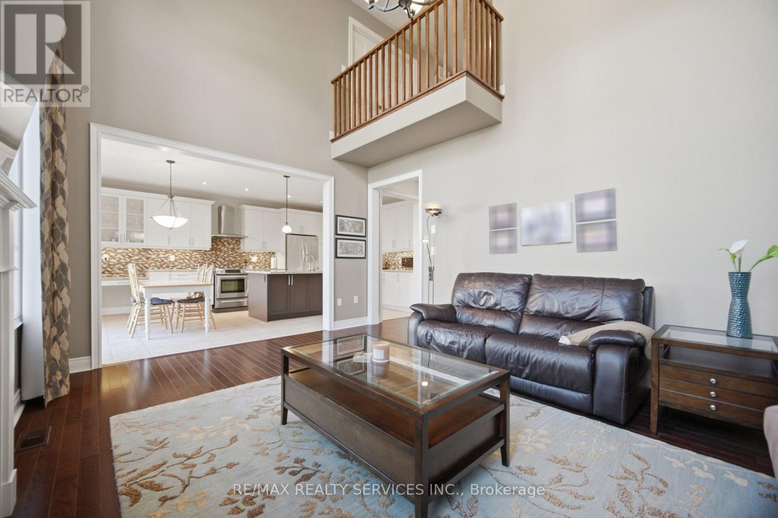 49 Learmont Avenue, Caledon, ON - Indoor Photo Showing Living Room