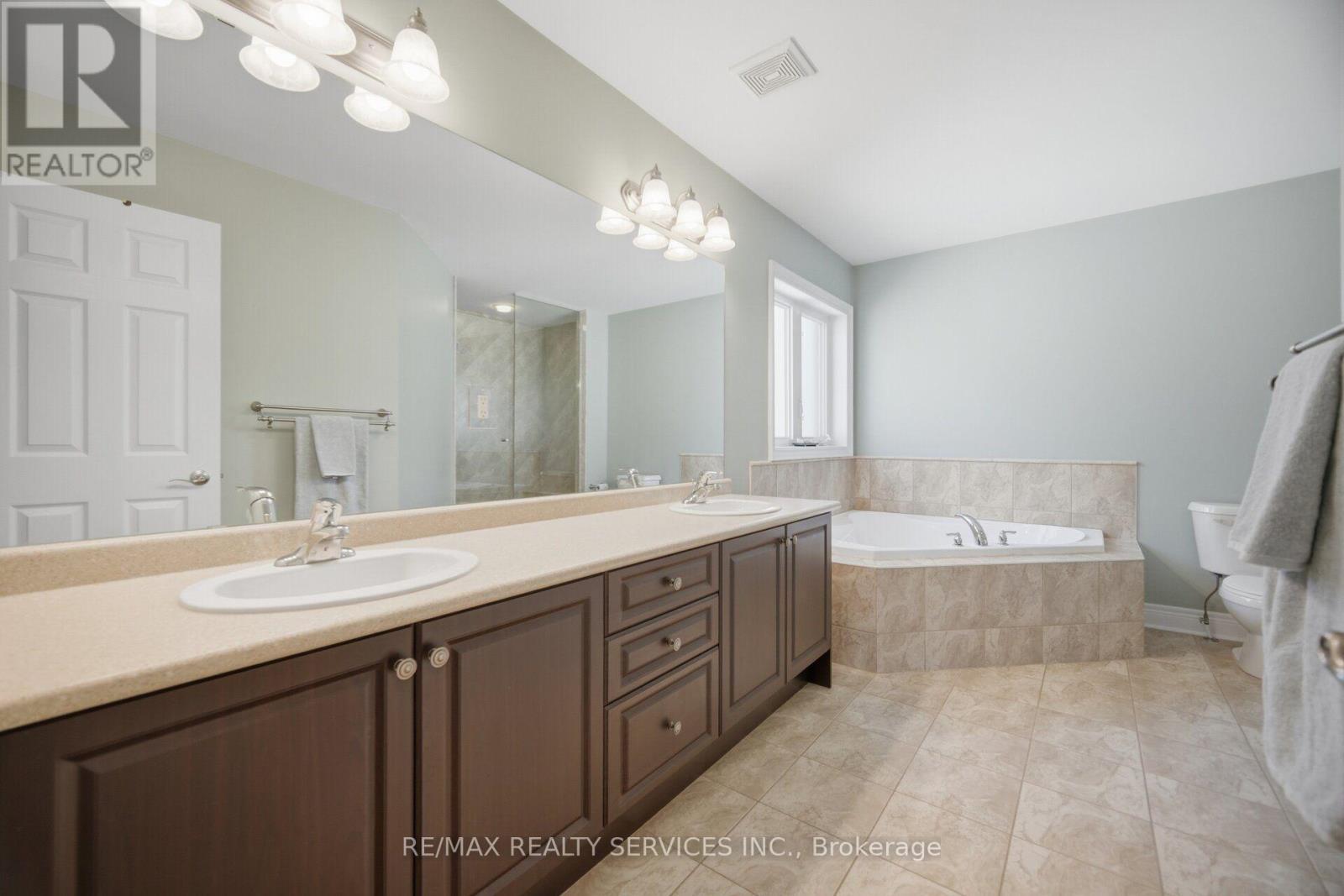 49 Learmont Avenue, Caledon, ON - Indoor Photo Showing Bathroom