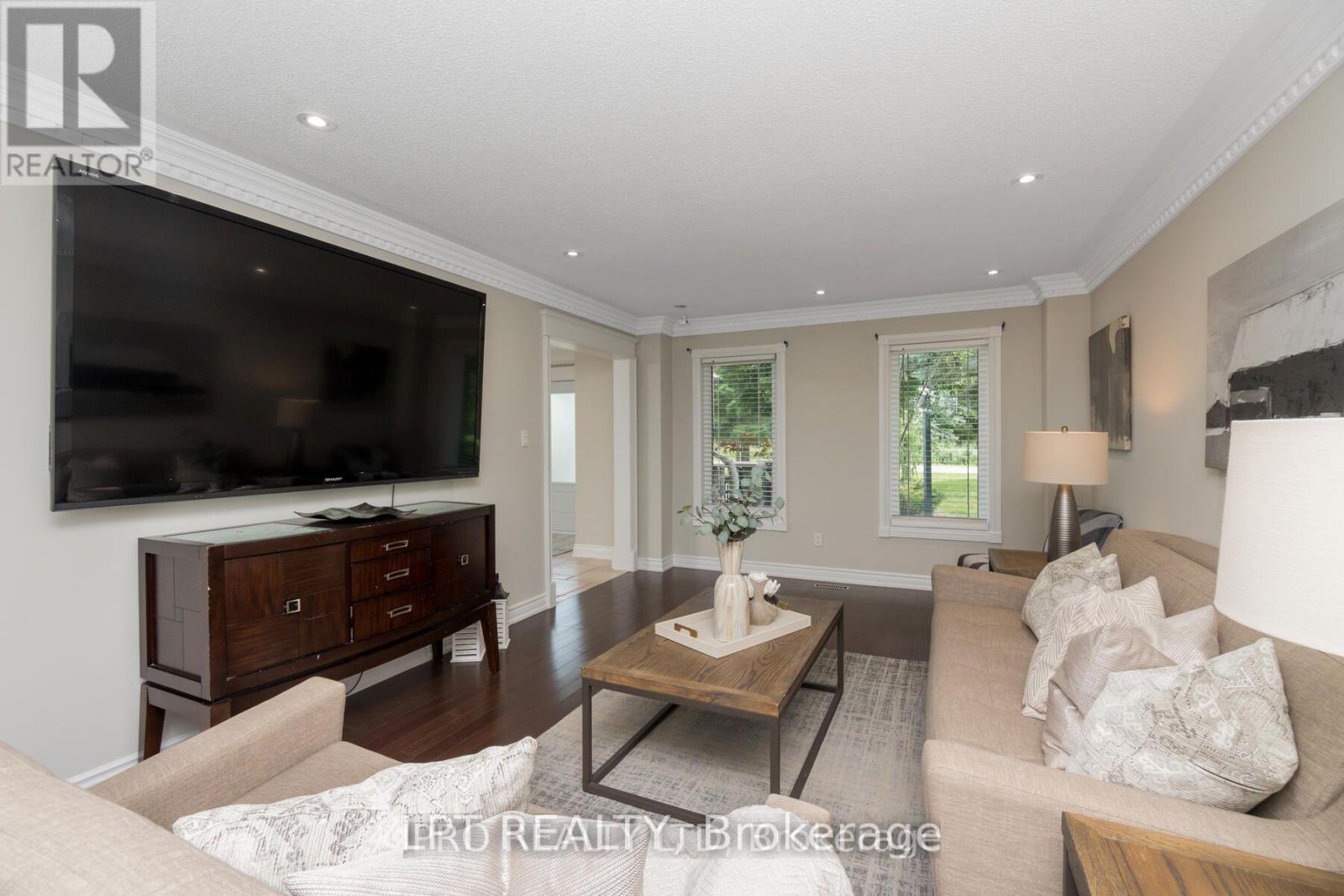 14190 Mount Hope Road, Caledon, ON - Indoor Photo Showing Living Room