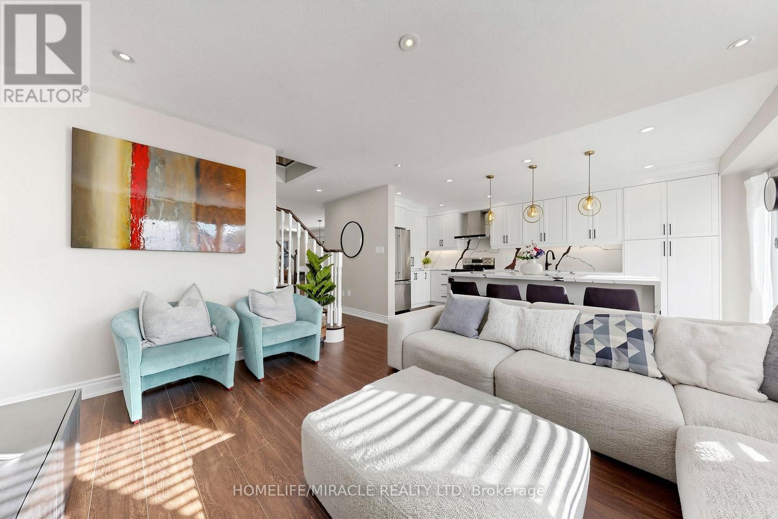 159 Weston Drive, Milton, ON - Indoor Photo Showing Living Room