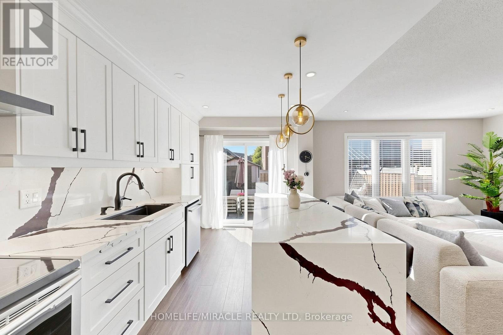 159 Weston Drive, Milton, ON - Indoor Photo Showing Kitchen With Upgraded Kitchen