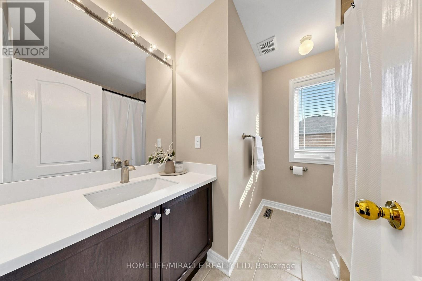 159 Weston Drive, Milton, ON - Indoor Photo Showing Bathroom