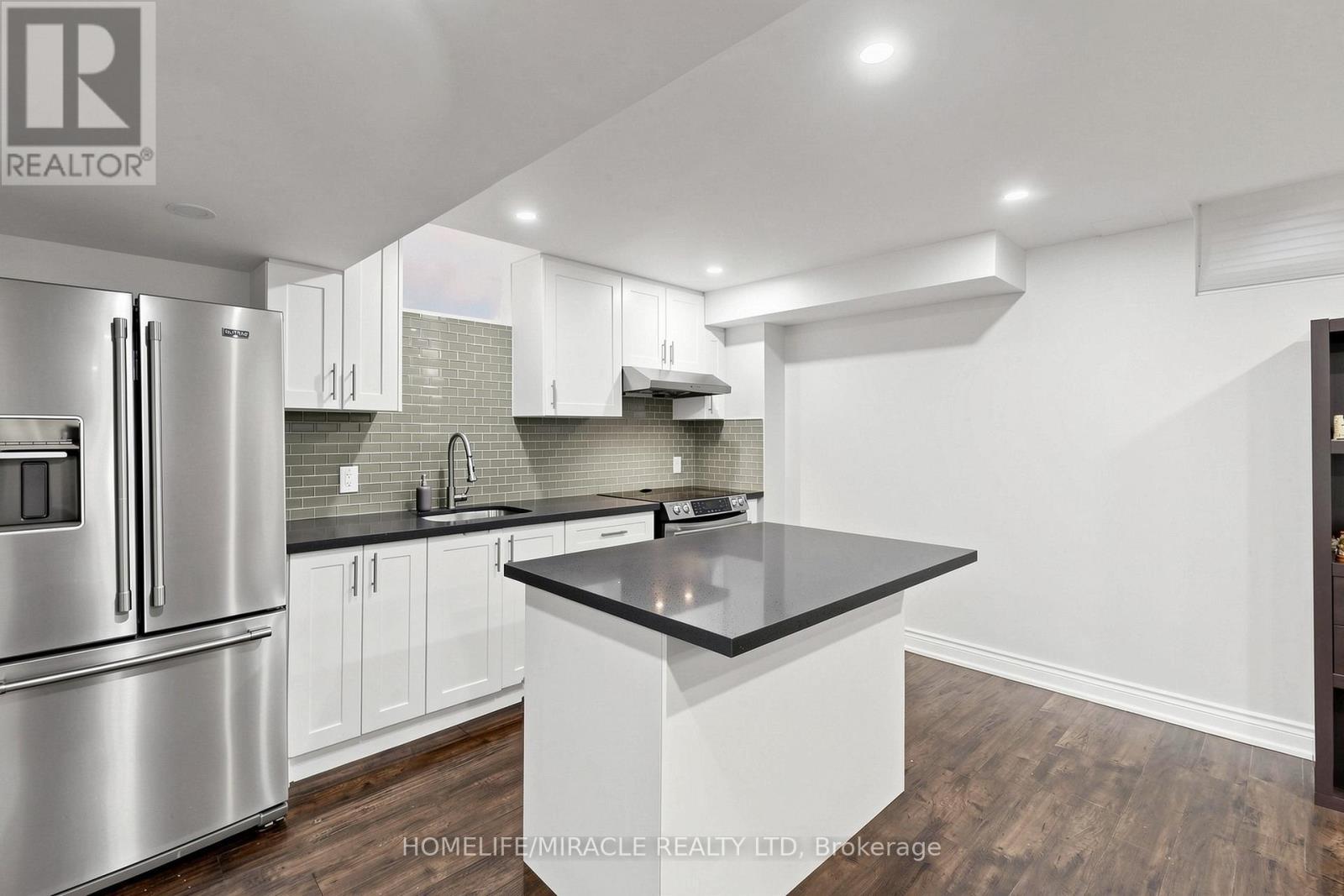 159 Weston Drive, Milton, ON - Indoor Photo Showing Kitchen With Stainless Steel Kitchen With Upgraded Kitchen