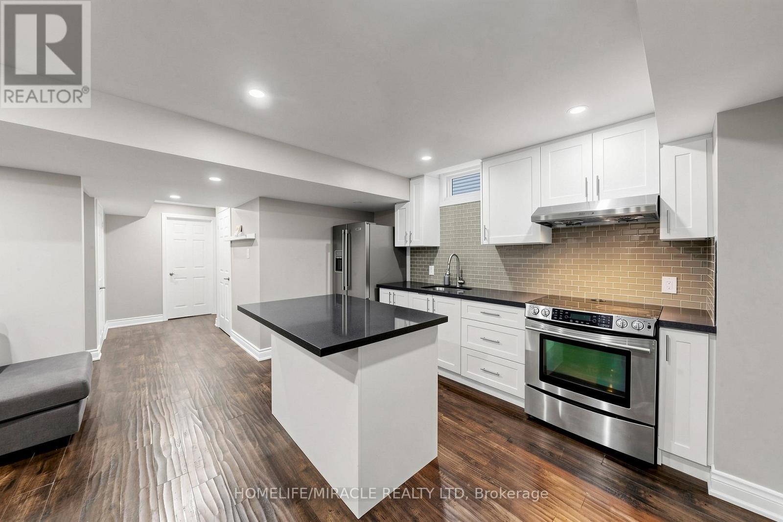 159 Weston Drive, Milton, ON - Indoor Photo Showing Kitchen With Stainless Steel Kitchen With Upgraded Kitchen