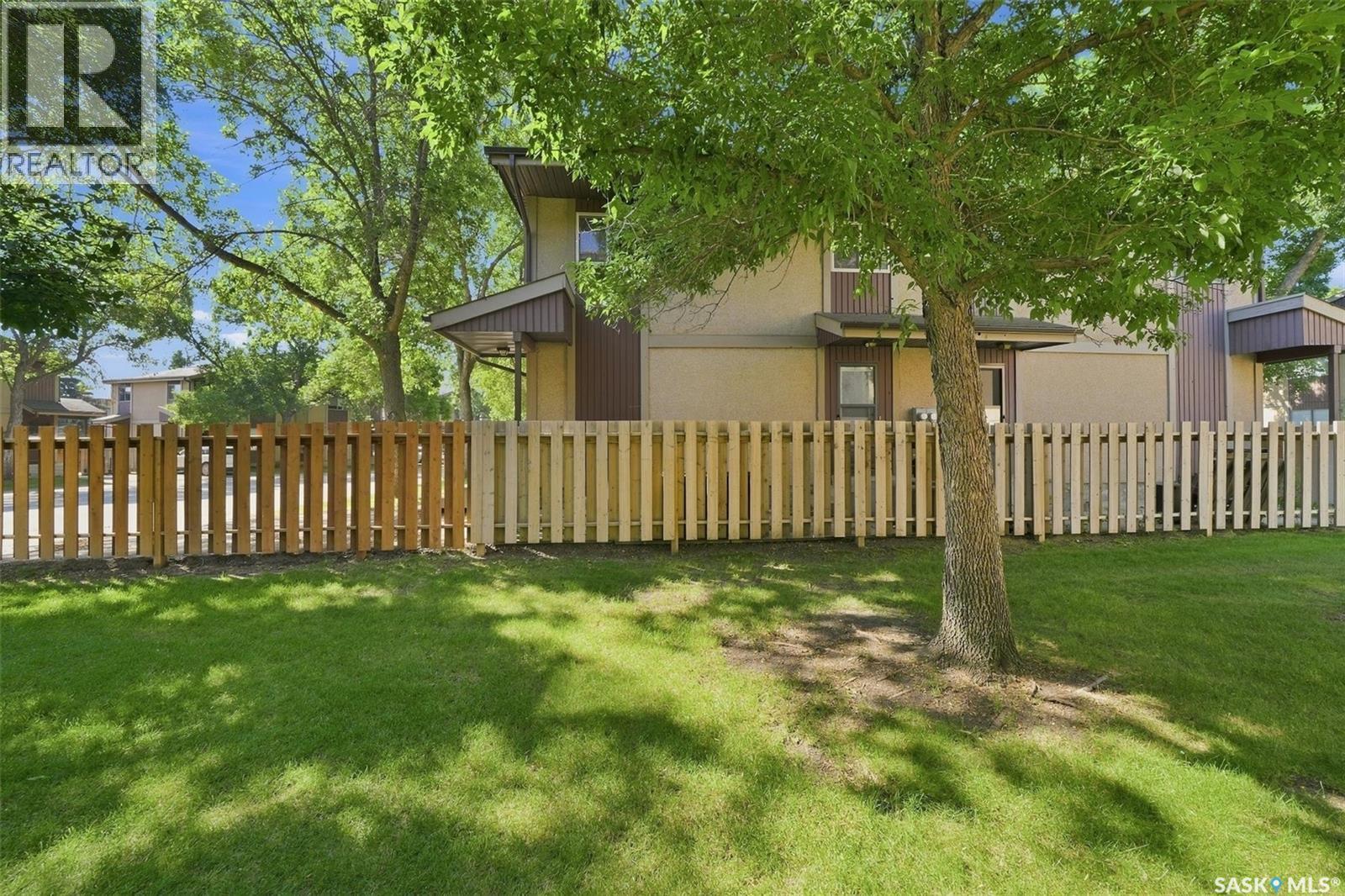 102 431 Tait Court, Saskatoon, SK - Outdoor