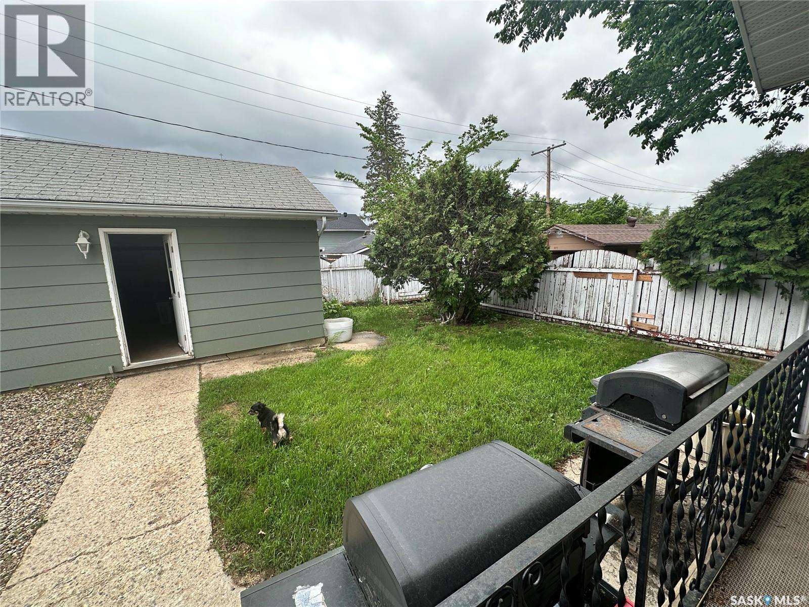 1085 4Th Avenue Nw, Moose Jaw, SK - Outdoor