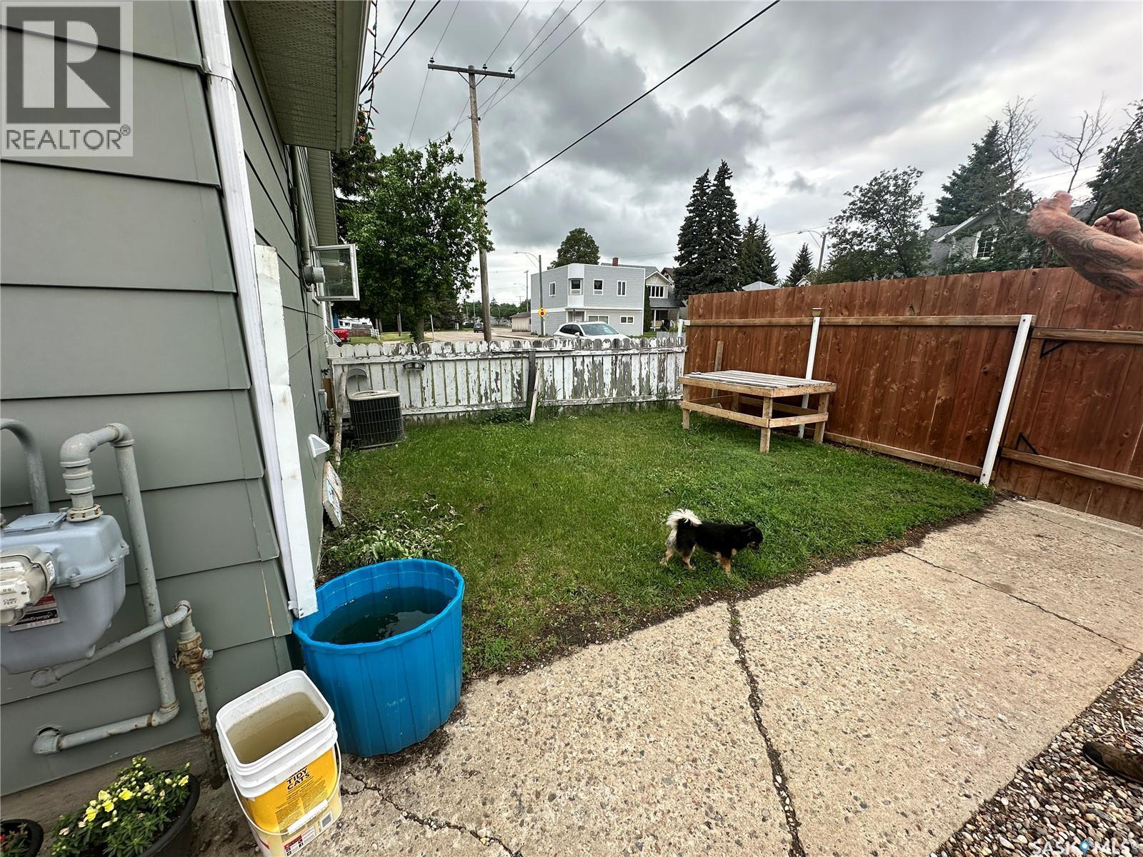 1085 4Th Avenue Nw, Moose Jaw, SK - Outdoor