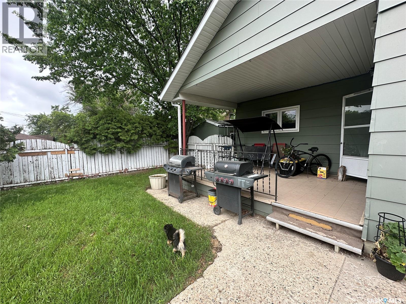1085 4Th Avenue Nw, Moose Jaw, SK - Outdoor With Deck Patio Veranda