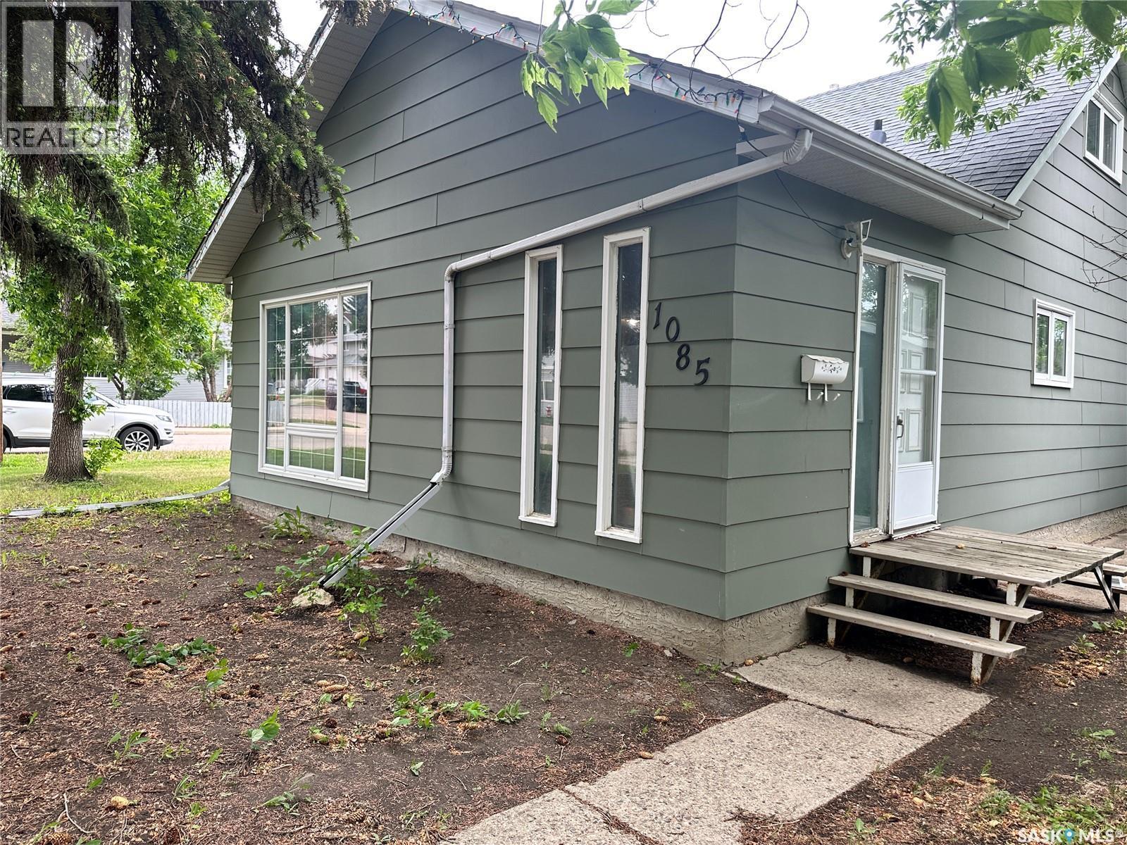 1085 4Th Avenue Nw, Moose Jaw, SK - Outdoor With Exterior
