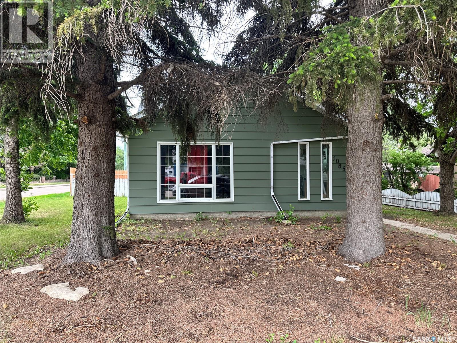1085 4Th Avenue Nw, Moose Jaw, SK - Outdoor