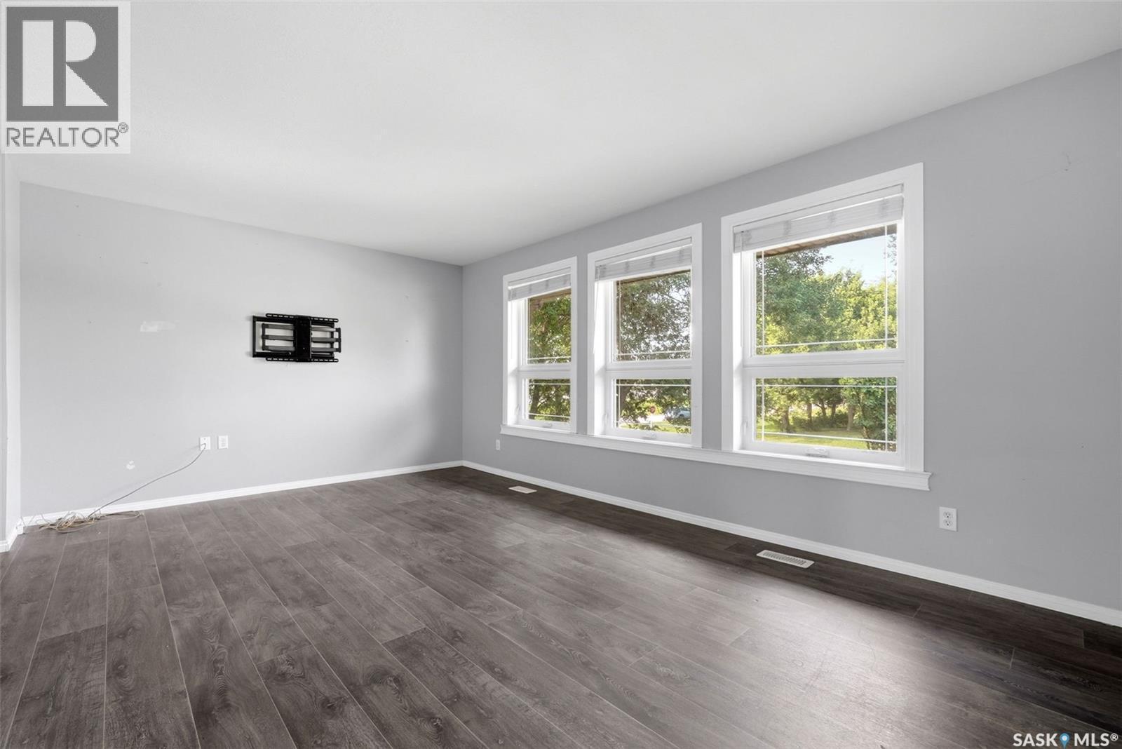 365 Second Street, Mclean, SK - Indoor