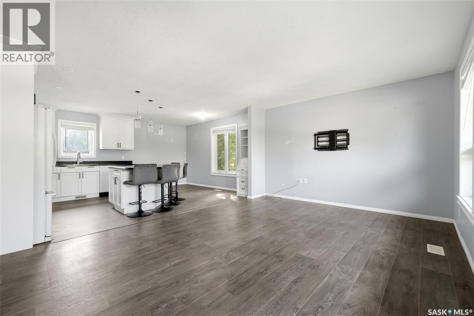 365 Second Street, Mclean, SK - Indoor Photo Showing Living Room