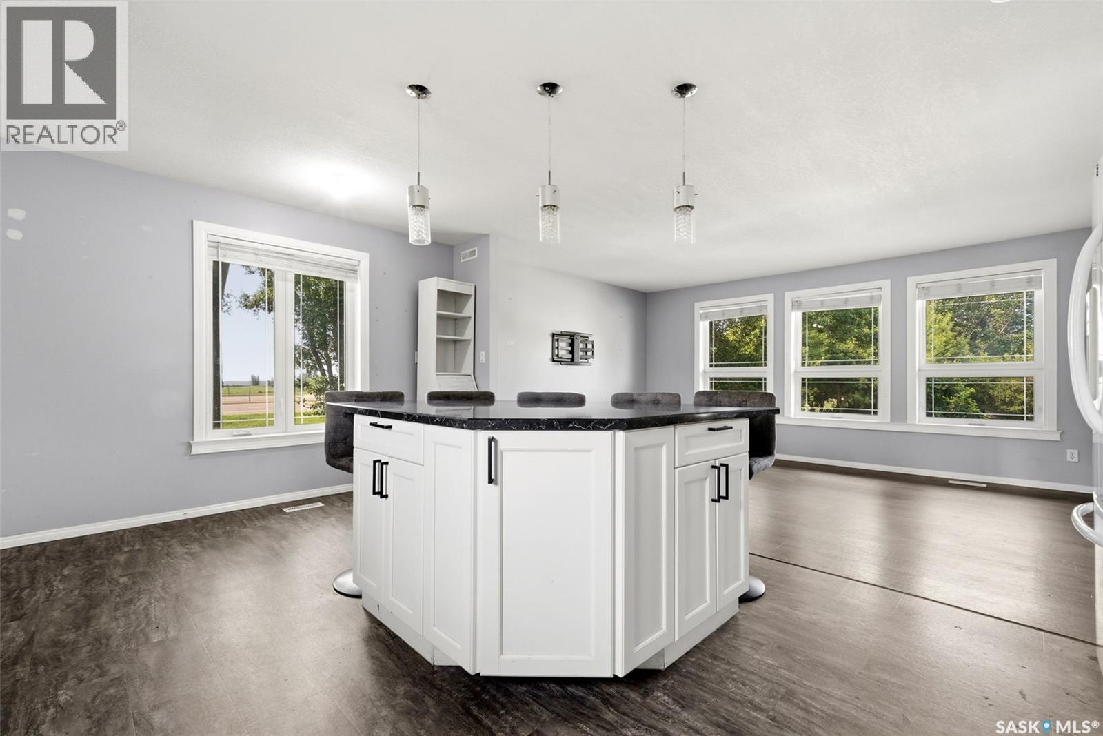 365 Second Street, Mclean, SK - Indoor Photo Showing Kitchen With Upgraded Kitchen