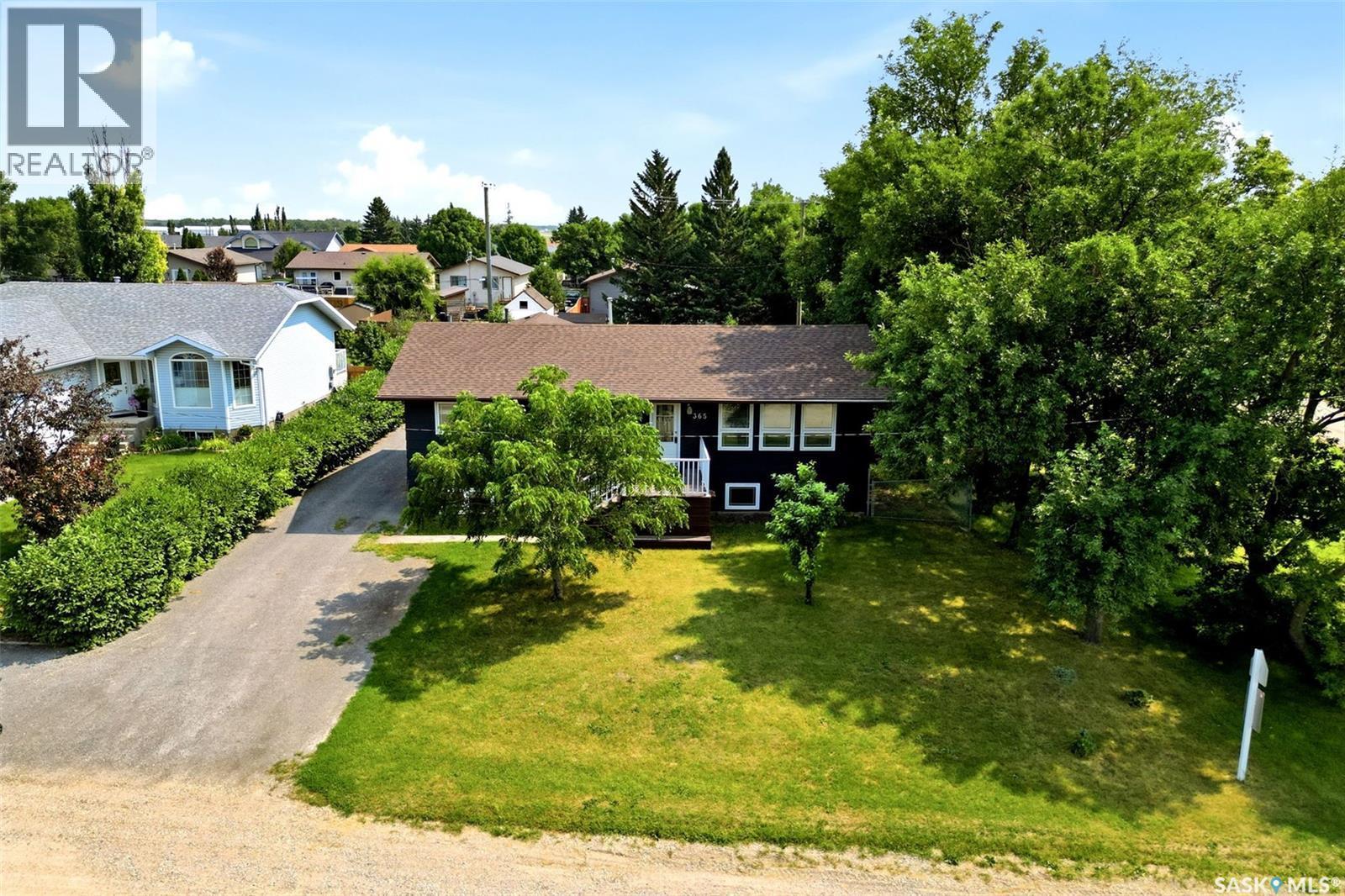 365 Second Street, Mclean, SK - Outdoor