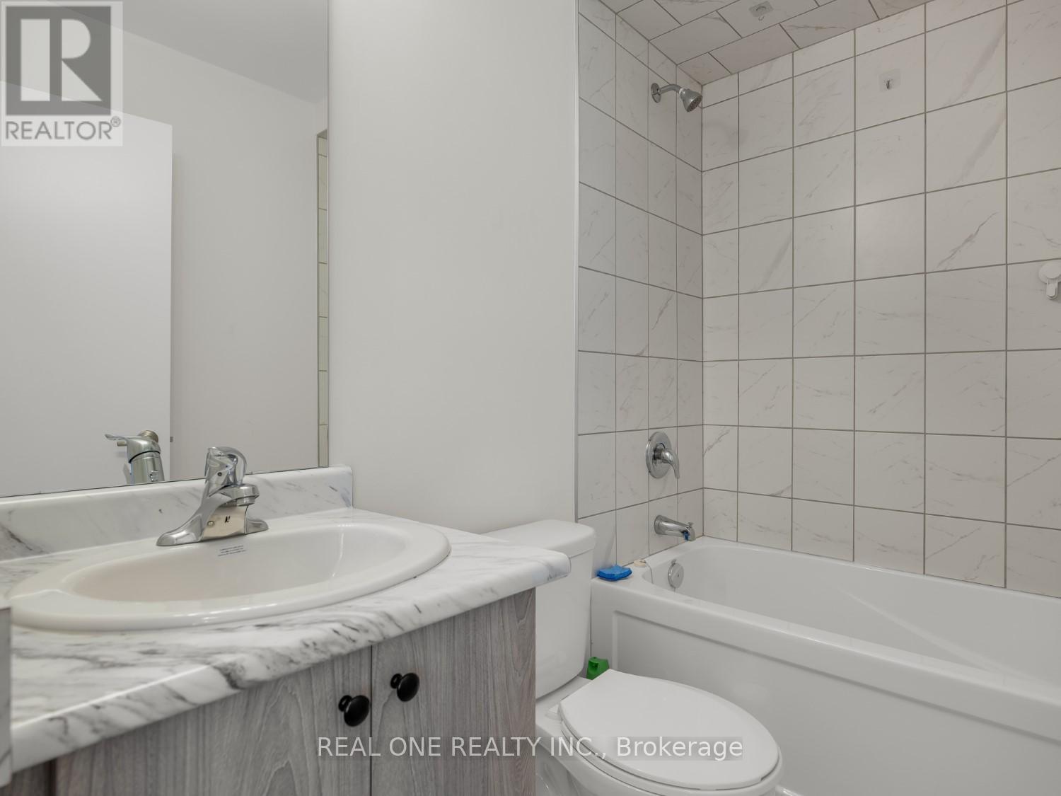 1 Markle Crescent, Hamilton, ON - Indoor Photo Showing Bathroom