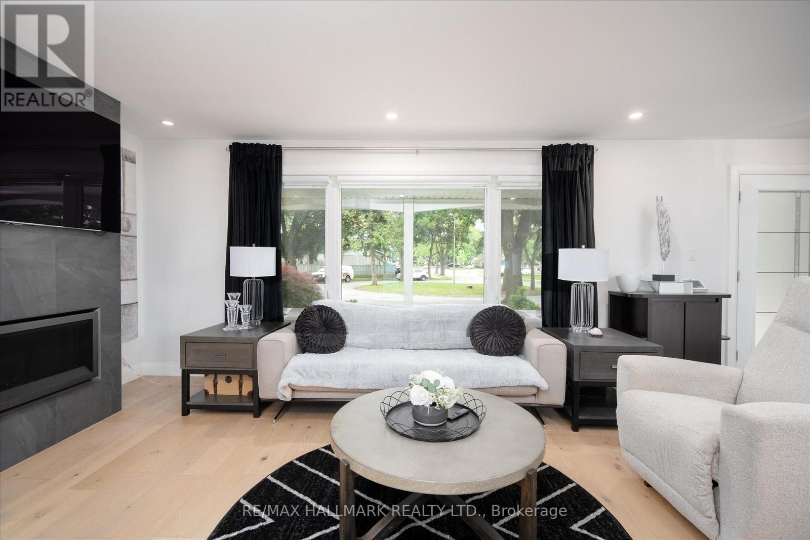 119 Charlotte Place, Kitchener, ON - Indoor Photo Showing Living Room With Fireplace