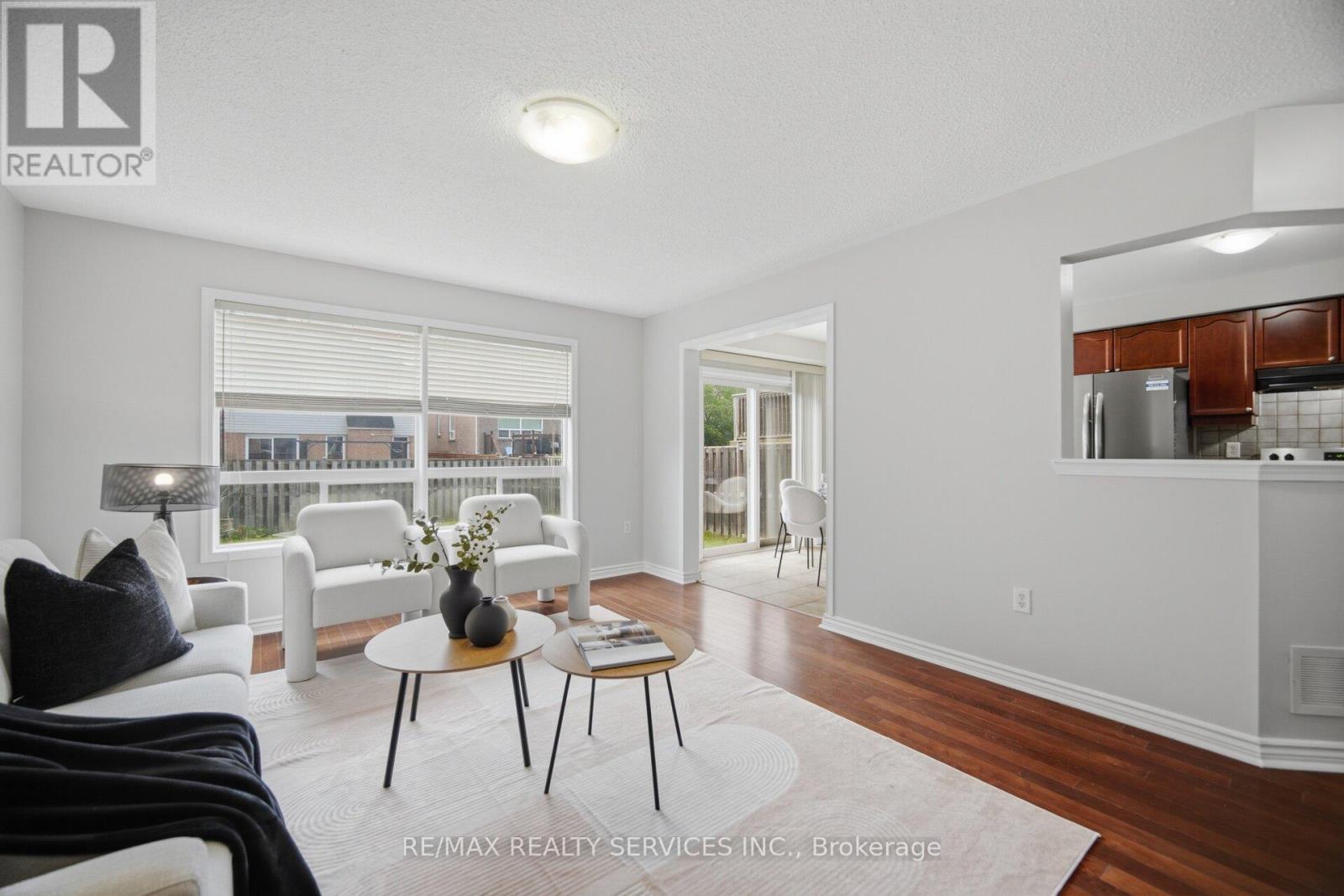 9 Ollie Avenue, Brampton, ON - Indoor Photo Showing Living Room