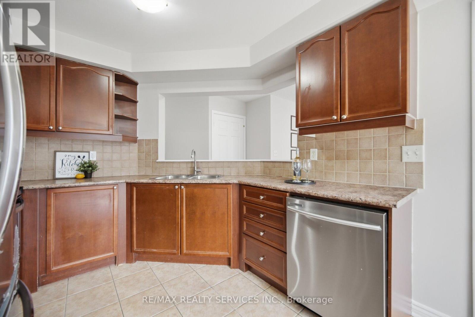 9 Ollie Avenue, Brampton, ON - Indoor Photo Showing Kitchen With Double Sink