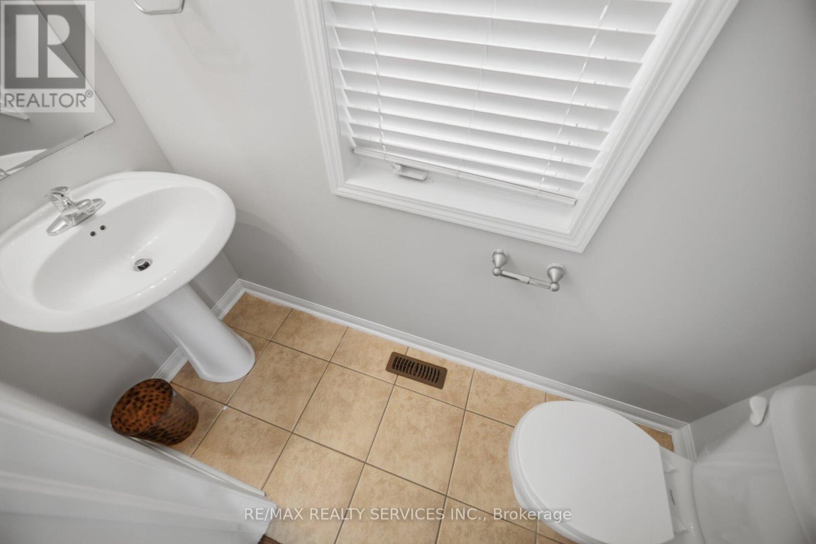 9 Ollie Avenue, Brampton, ON - Indoor Photo Showing Bathroom