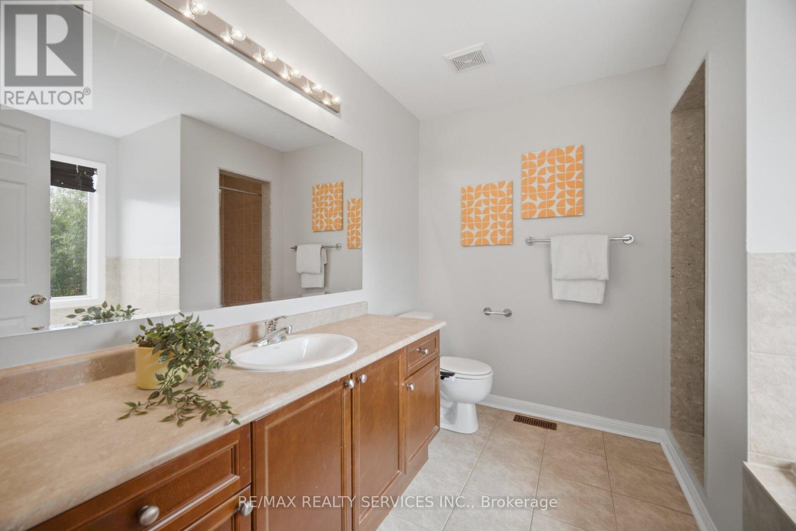 9 Ollie Avenue, Brampton, ON - Indoor Photo Showing Bathroom
