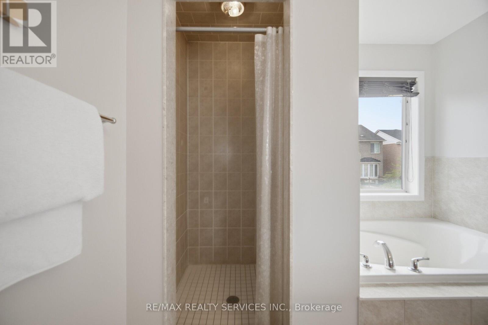9 Ollie Avenue, Brampton, ON - Indoor Photo Showing Bathroom
