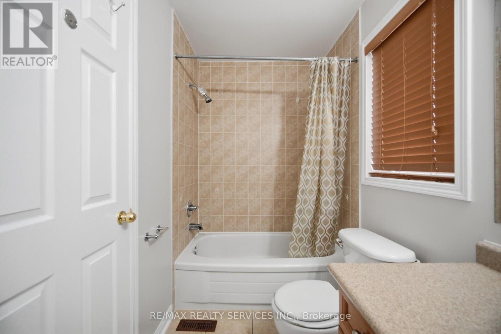 9 Ollie Avenue, Brampton, ON - Indoor Photo Showing Bathroom