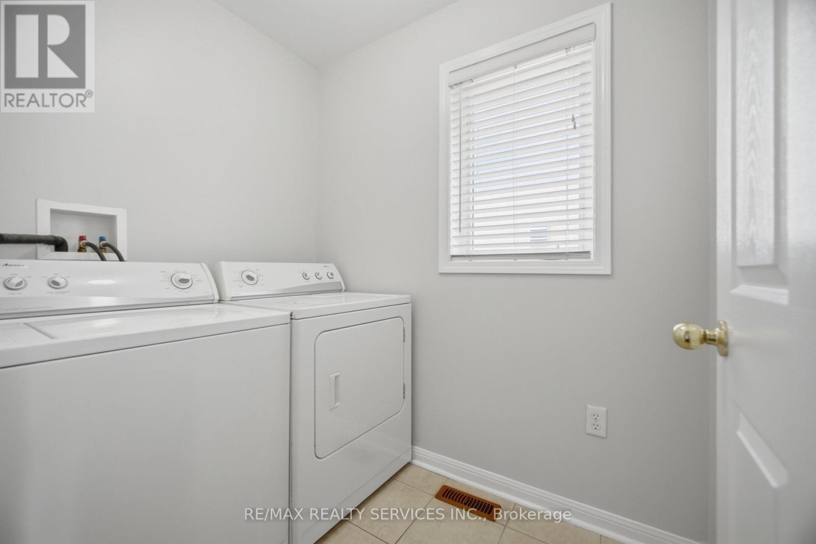 9 Ollie Avenue, Brampton, ON - Indoor Photo Showing Laundry Room